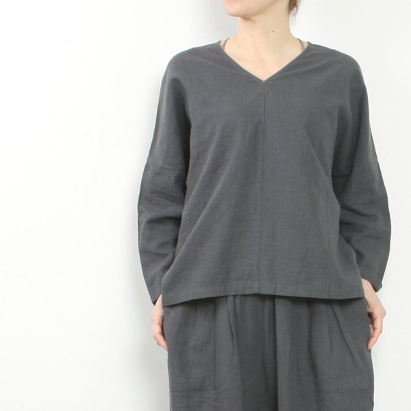 water linen v neck pullover image