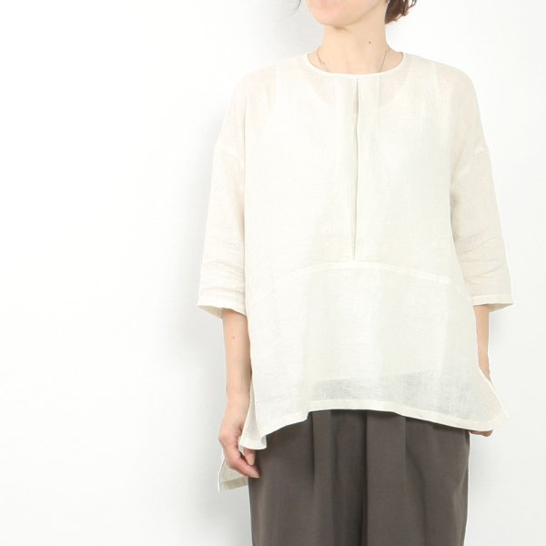 linen tuck Pullover image