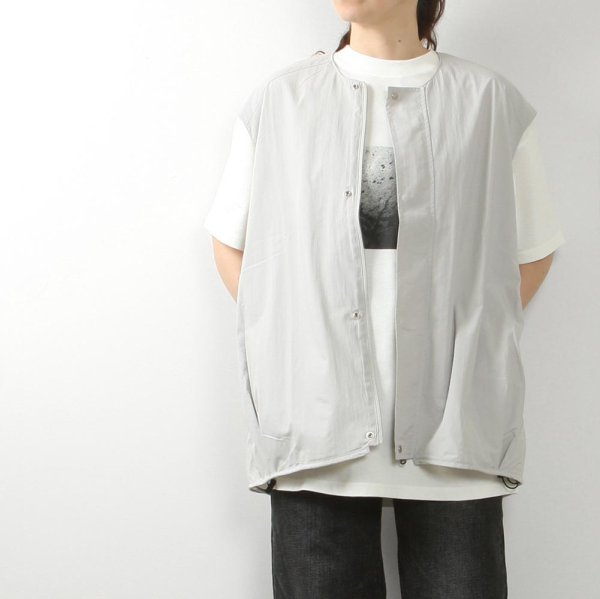 SLEEVELESS BLOUSON image