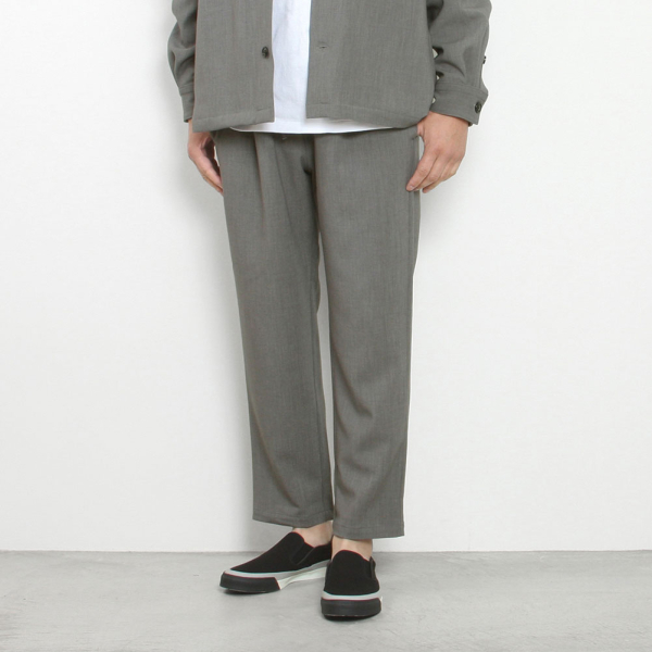 TUCK TAPERED PANTS image