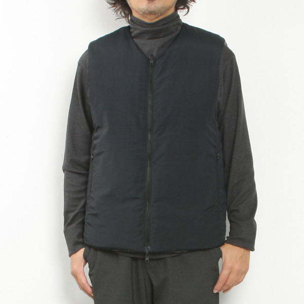 LIGHT SHELL REVERSIBLE DOWN VEST image