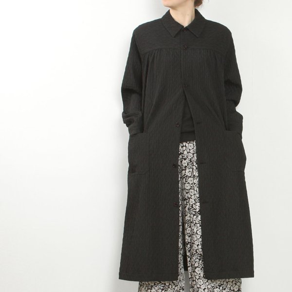 MATELASSE YOKE GATHER COAT image